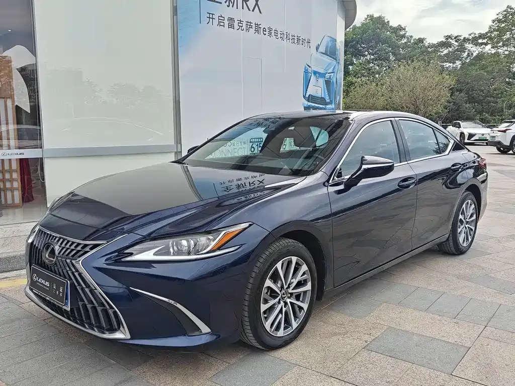Lexus ES — фото 1