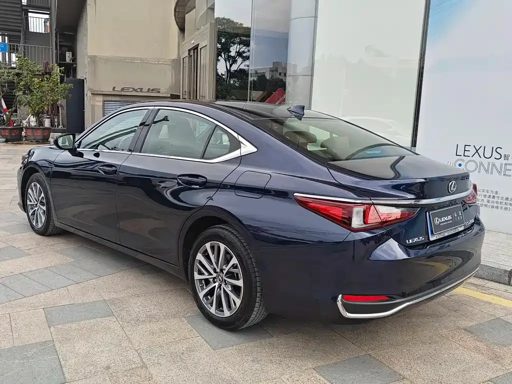 Lexus ES — фото 8