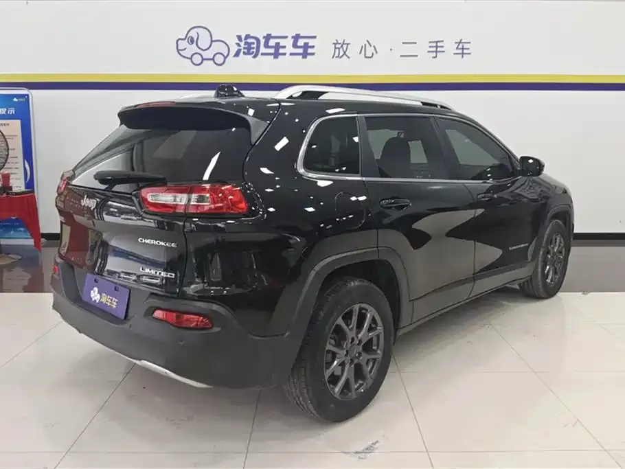 Jeep Cherokee — фото 3
