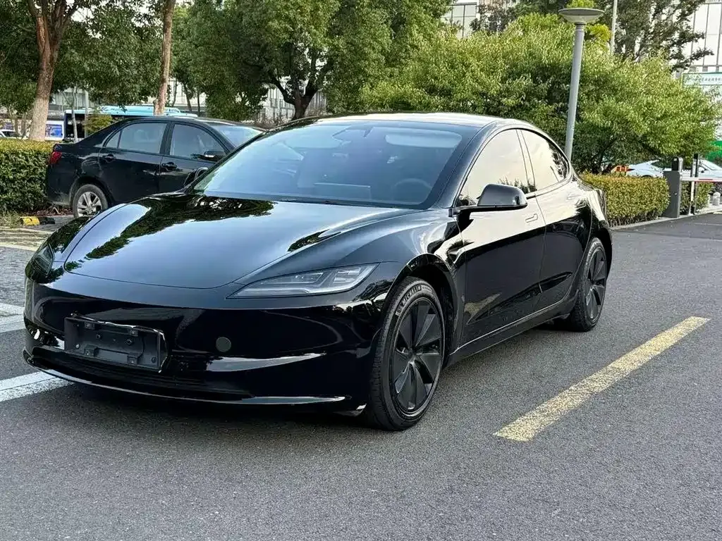 Tesla Model 3 — фото 1