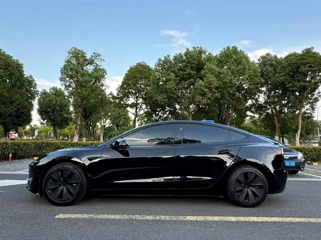 Tesla Model 3 — фото 3