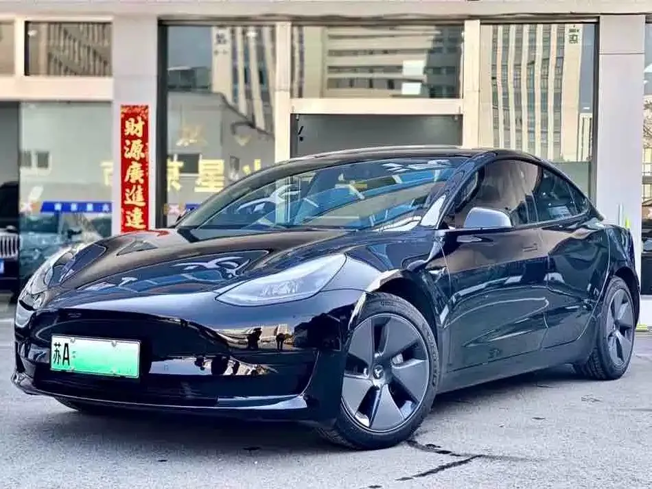 Tesla Model 3 — фото 1
