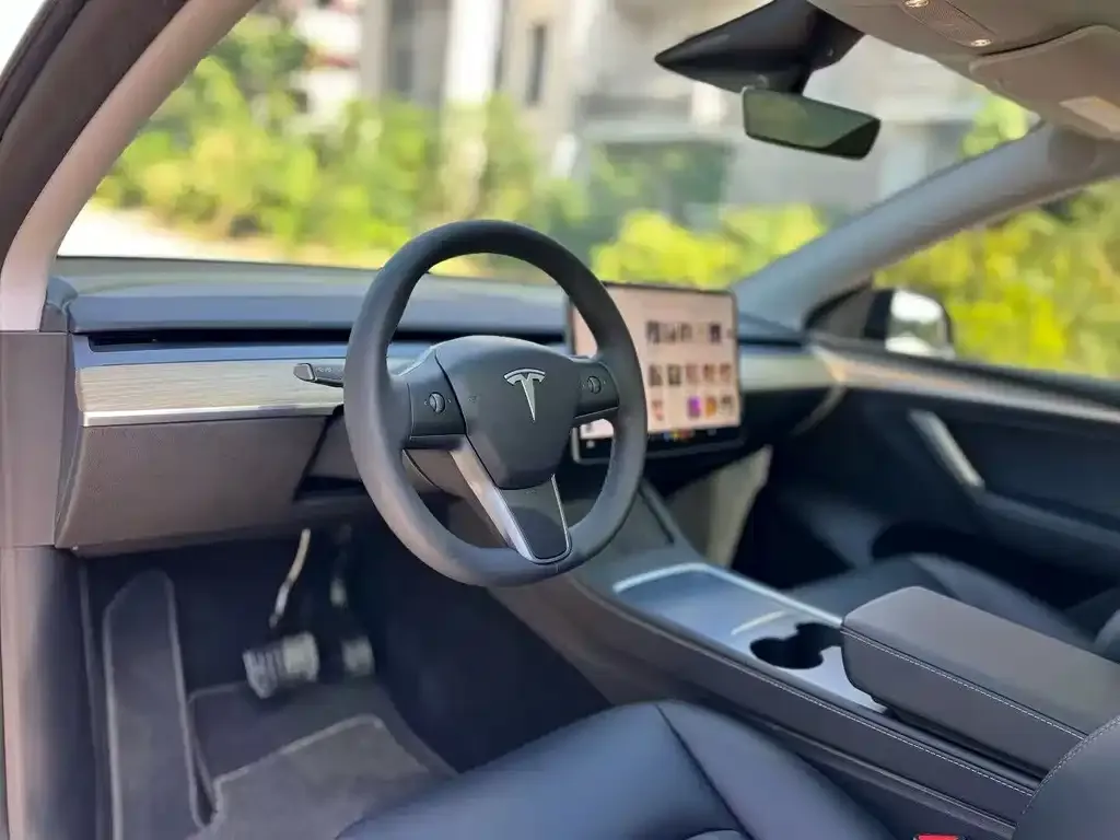 Tesla Model 3 — фото 3