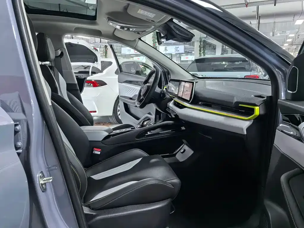 Geely Binyue — фото 10