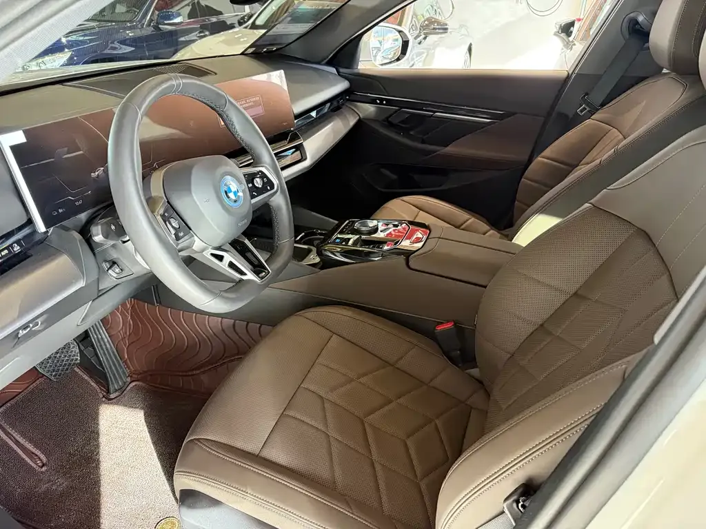 BMW i5 — фото 3