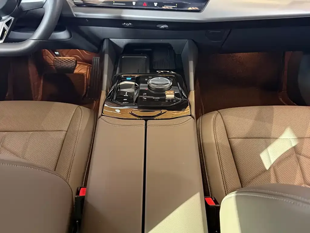 BMW i5 — фото 6