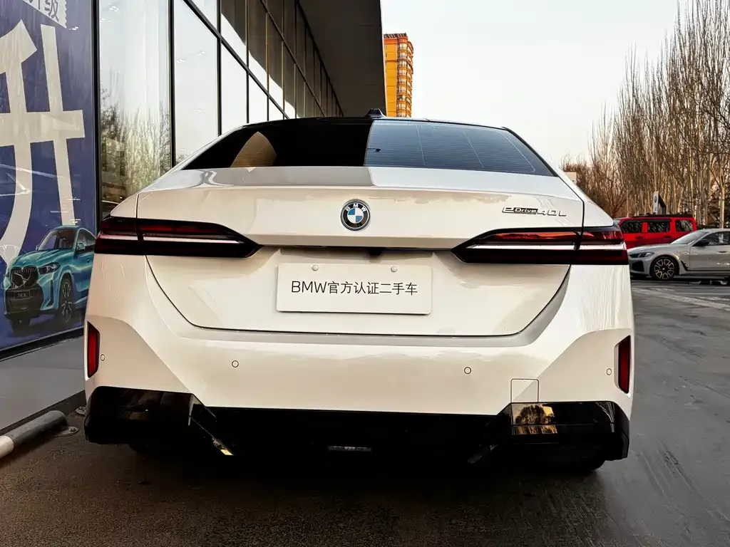 BMW i5 — фото 9