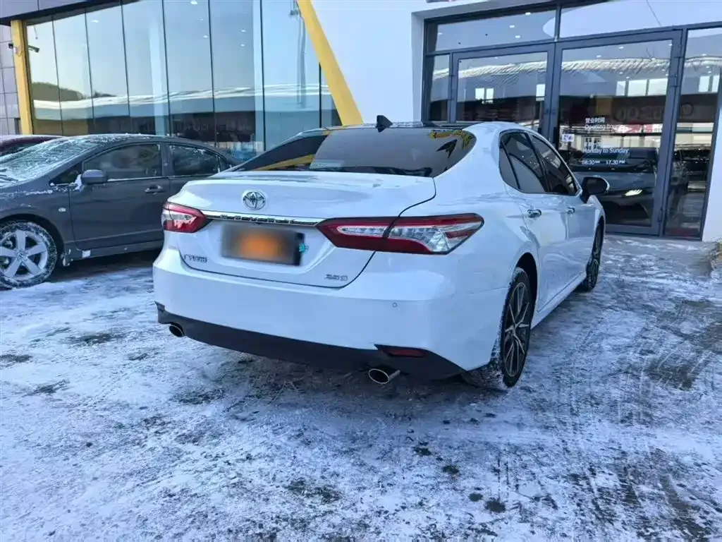 Toyota Camry — фото 10