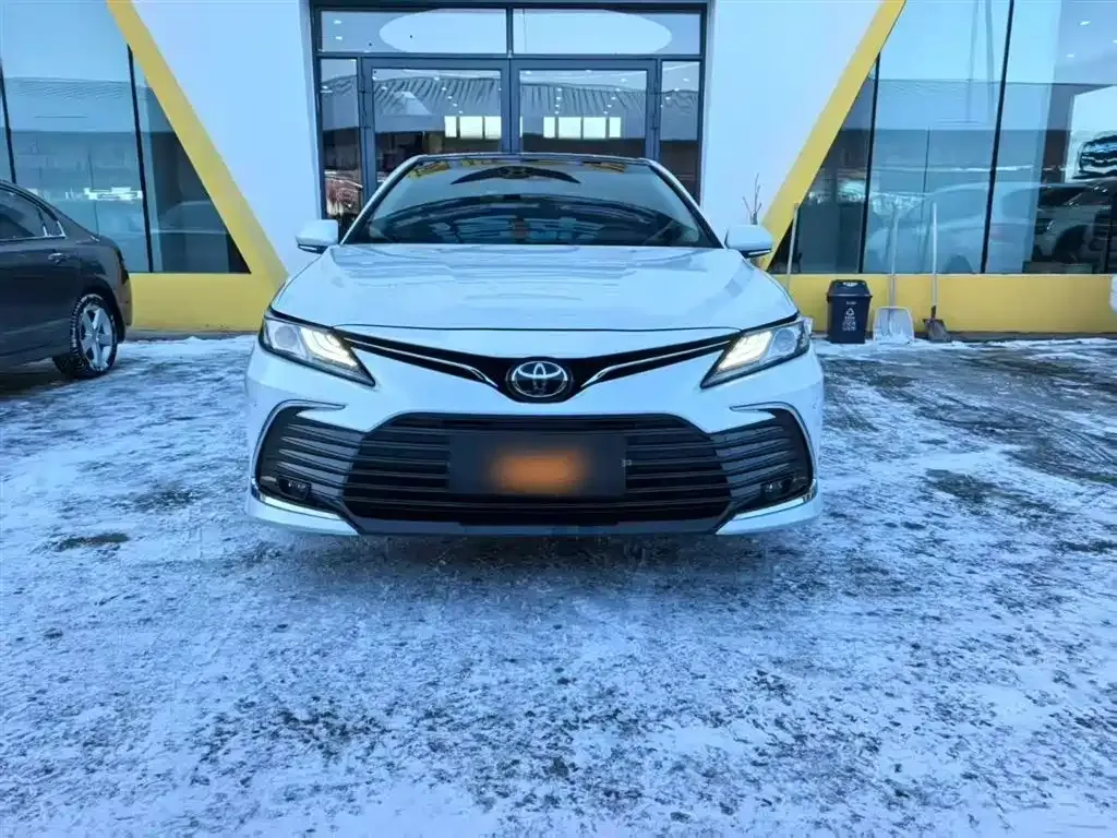 Toyota Camry — фото 5