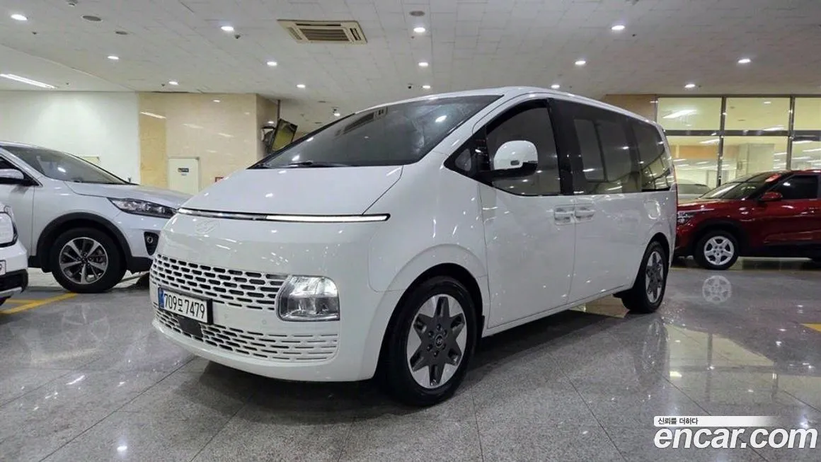 Hyundai Staria — фото 1