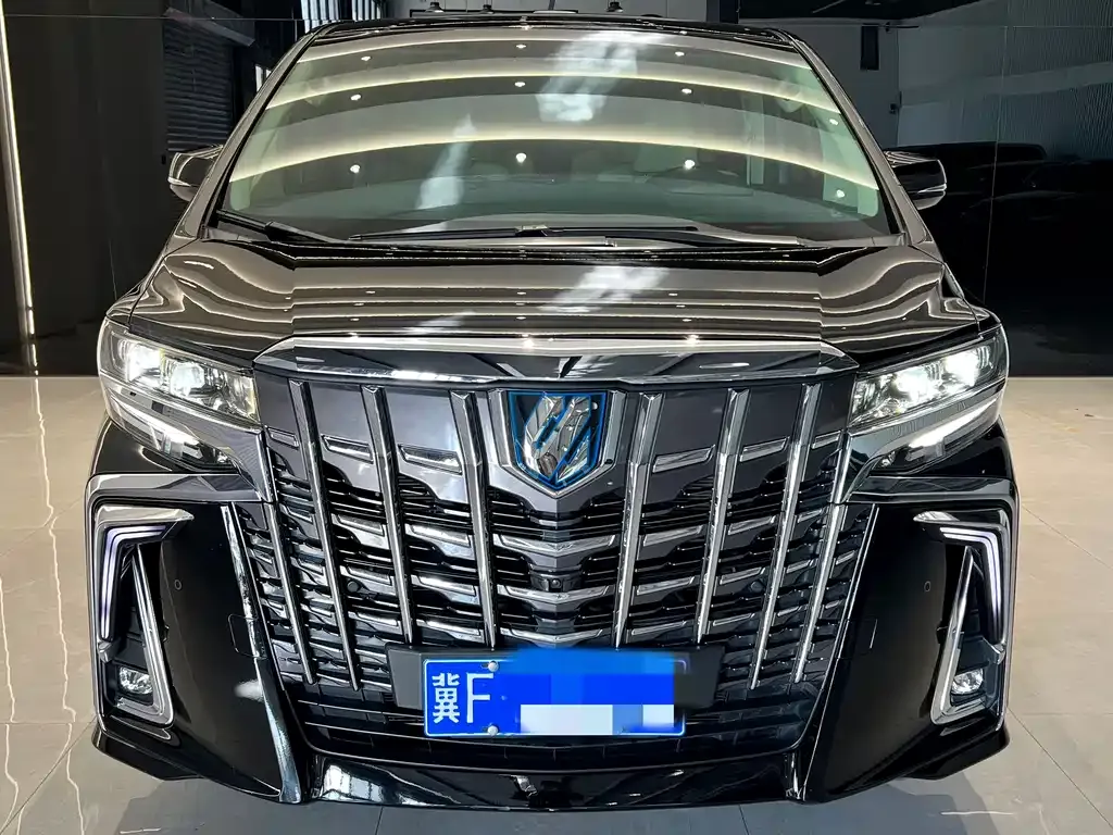 Toyota Alphard — фото 2