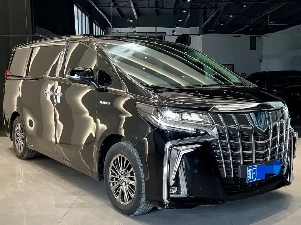 Toyota Alphard — фото 3
