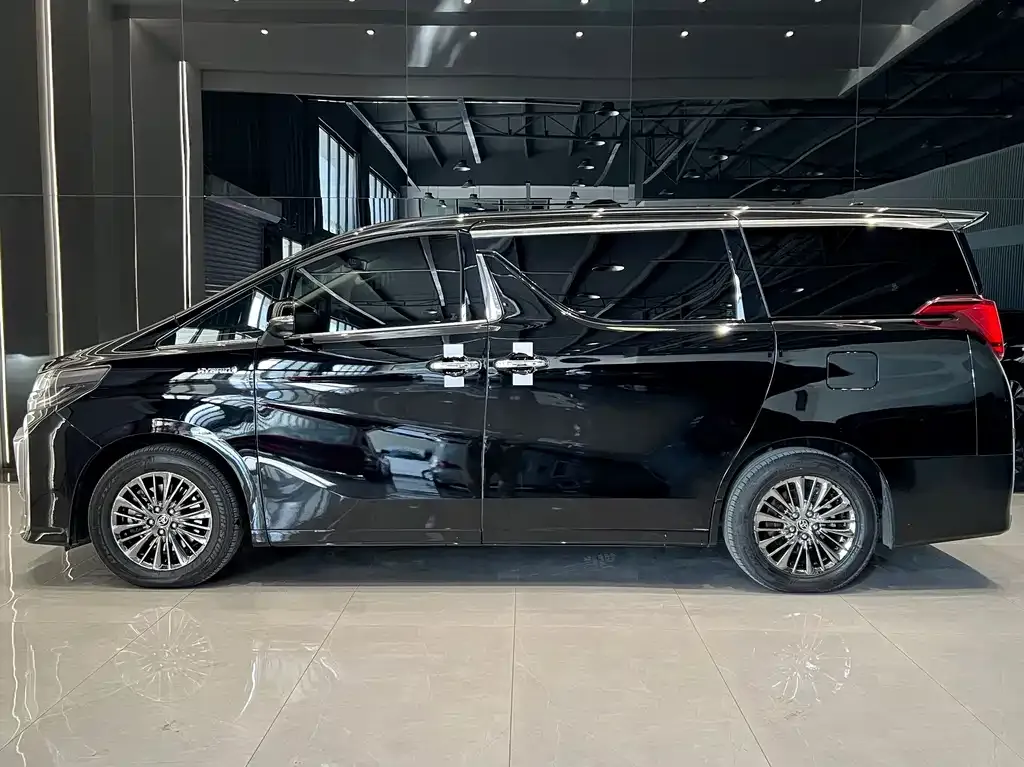Toyota Alphard — фото 4