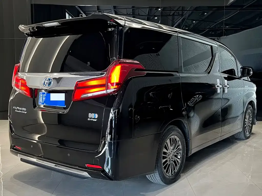 Toyota Alphard — фото 5
