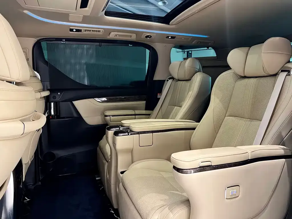 Toyota Alphard — фото 6