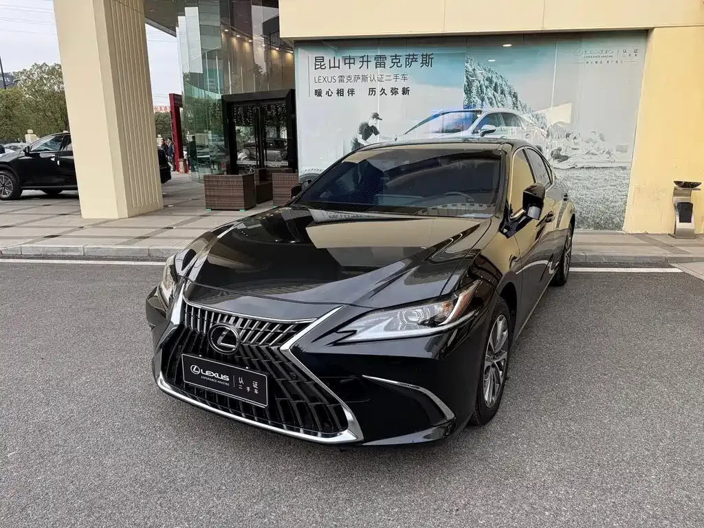 Lexus ES — фото 1