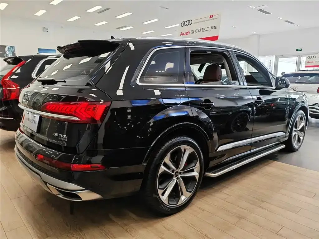 Audi Q7 — фото 10