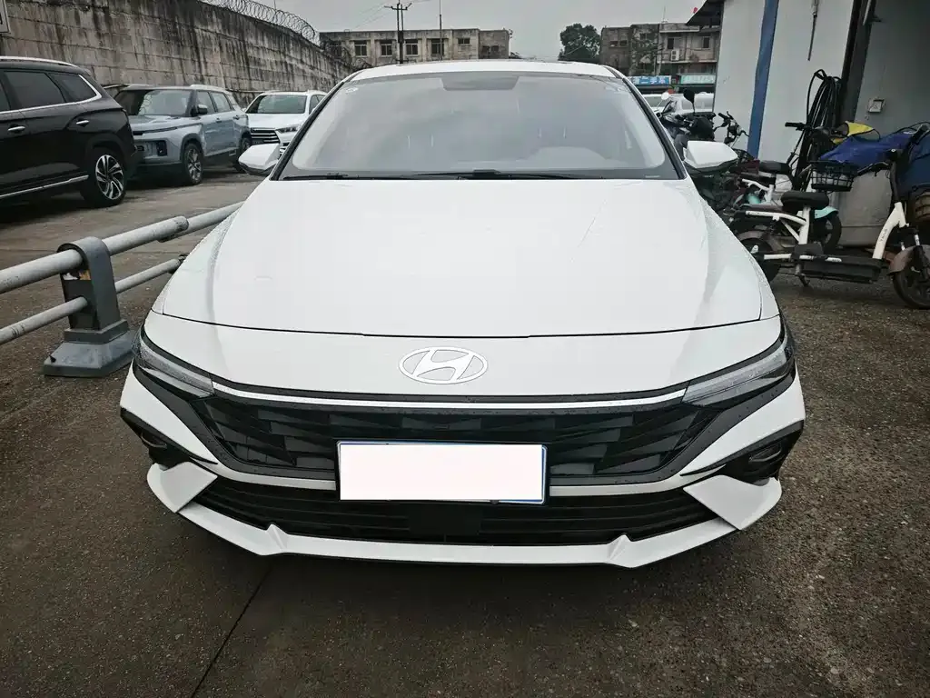 Hyundai Elantra — фото 2