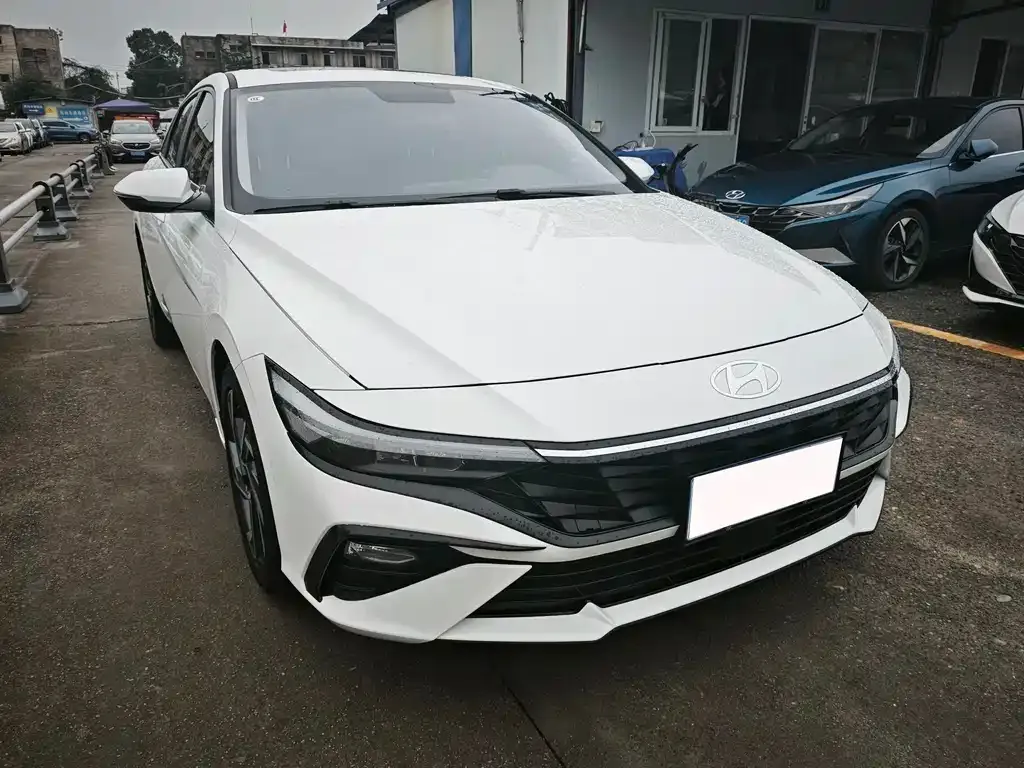 Hyundai Elantra — фото 3