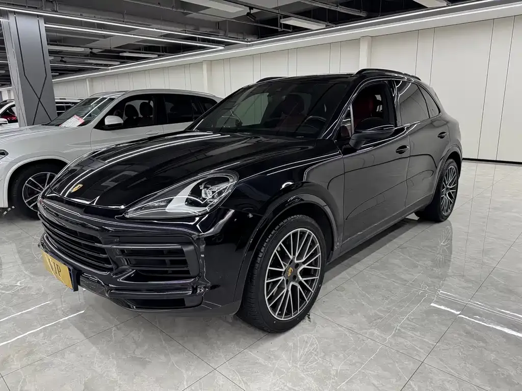 Porsche Cayenne — фото 1