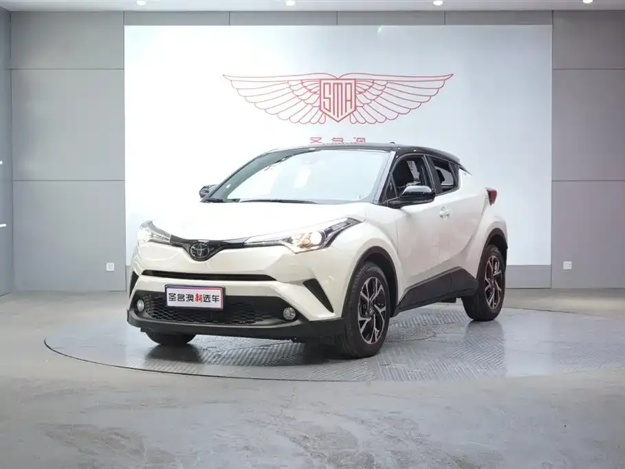 Toyota C-HR — фото 1