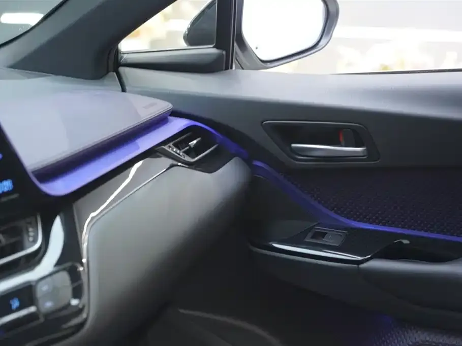 Toyota C-HR — фото 10