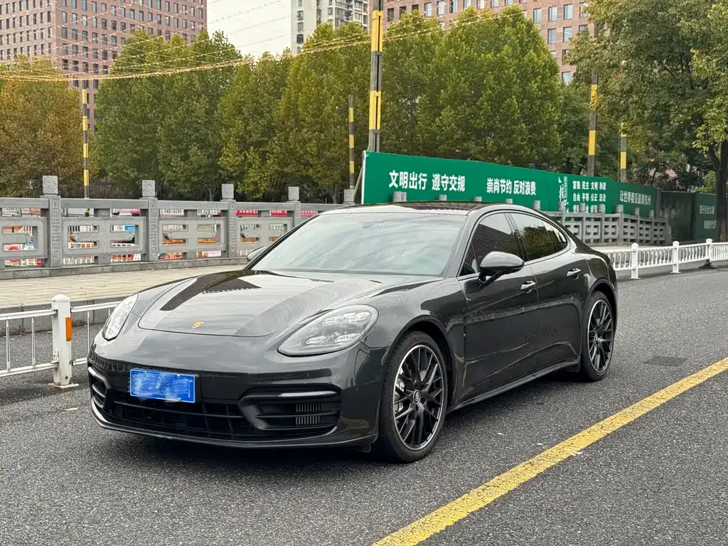 Porsche Panamera — фото 1