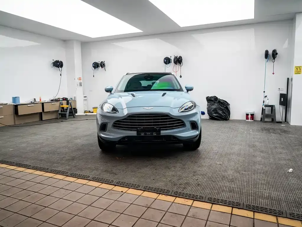 Aston Martin DBX — фото 2