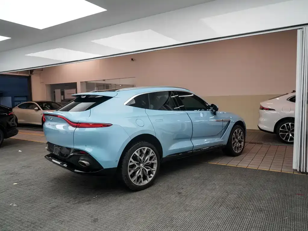 Aston Martin DBX — фото 5