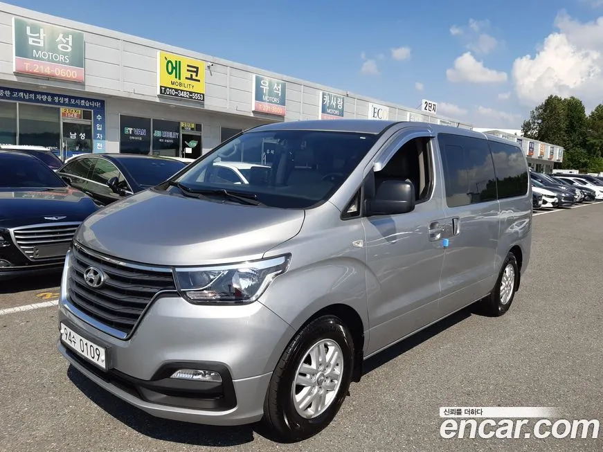 Hyundai Starex — фото 1