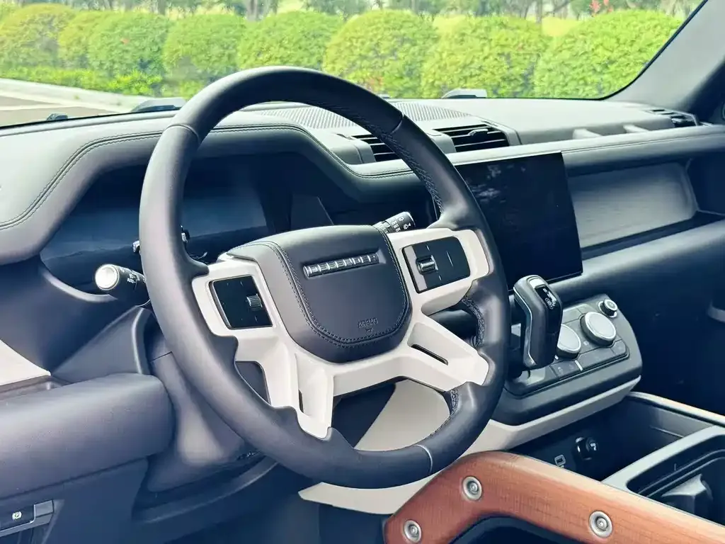 Land Rover Defender — фото 10