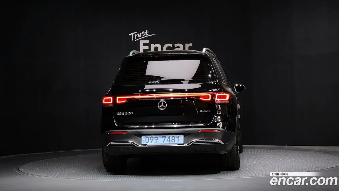 Mercedes-Benz EQB — фото 8