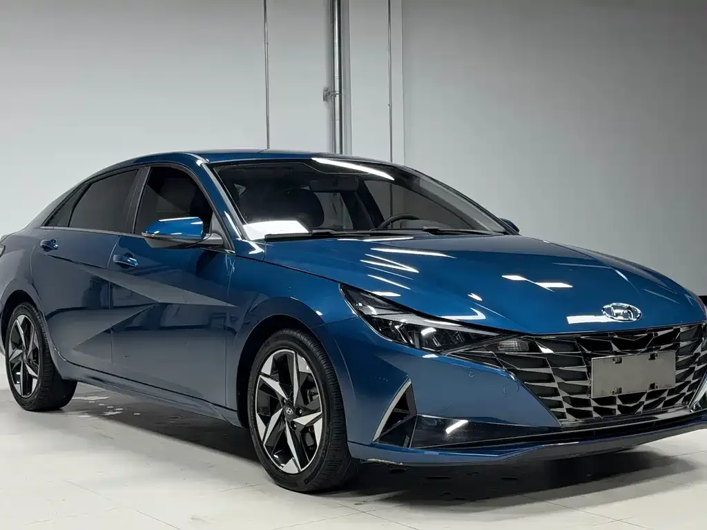 Hyundai Elantra — фото 3