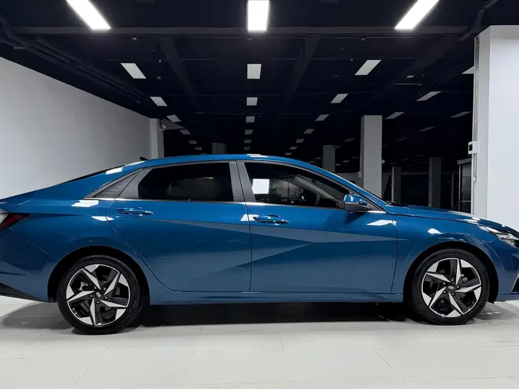 Hyundai Elantra — фото 4