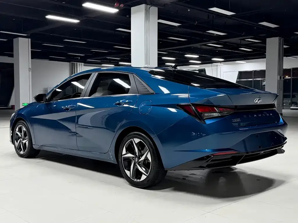 Hyundai Elantra — фото 7