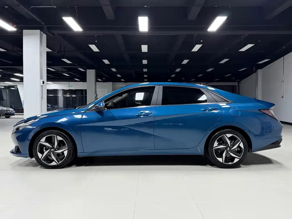 Hyundai Elantra — фото 8