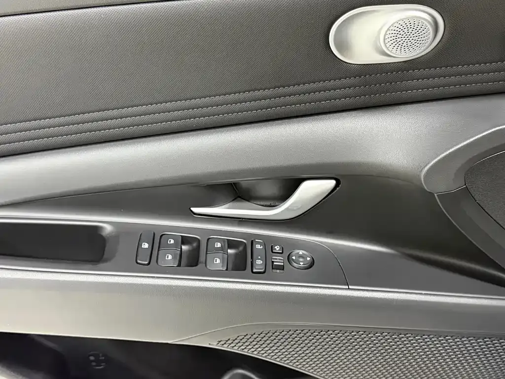 Hyundai Elantra — фото 9