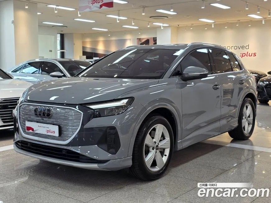 Audi Q4 e-tron — фото 1