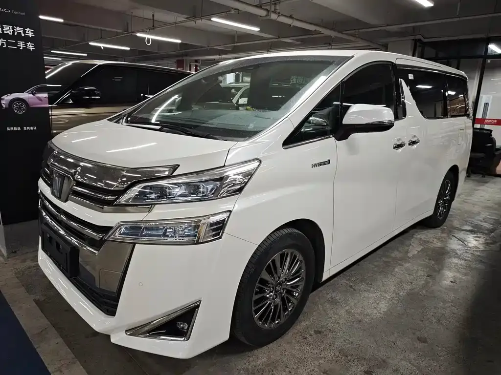 Toyota Vellfire — фото 1