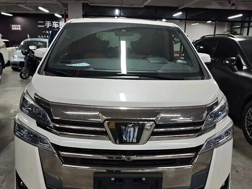 Toyota Vellfire — фото 2