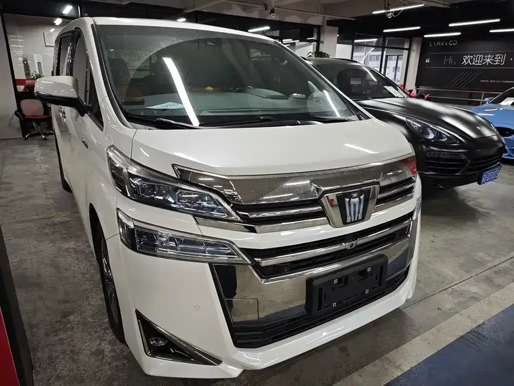 Toyota Vellfire — фото 3