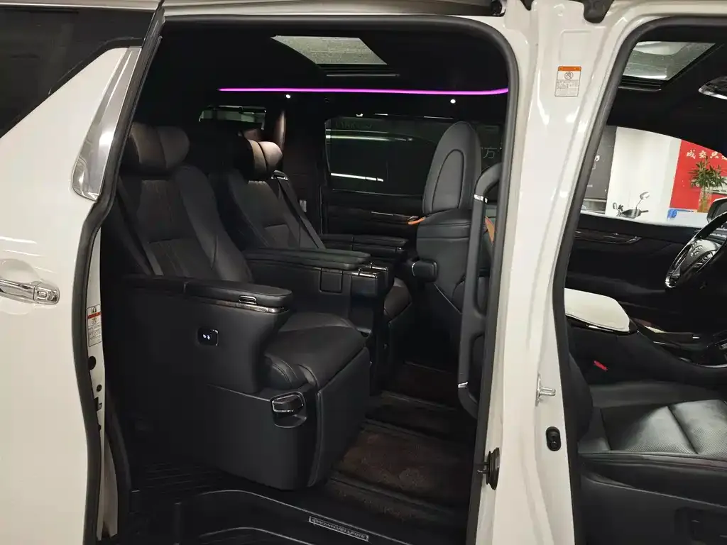 Toyota Vellfire — фото 8