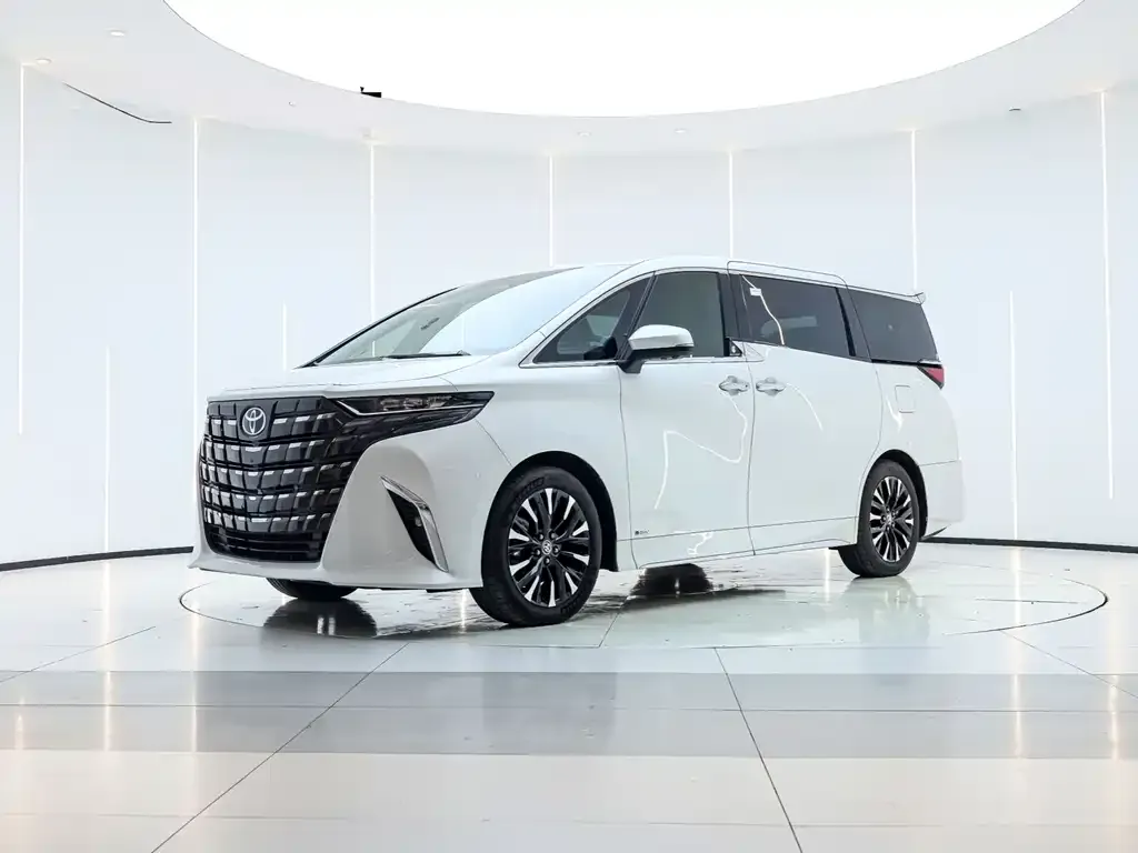 Toyota Alphard — фото 1