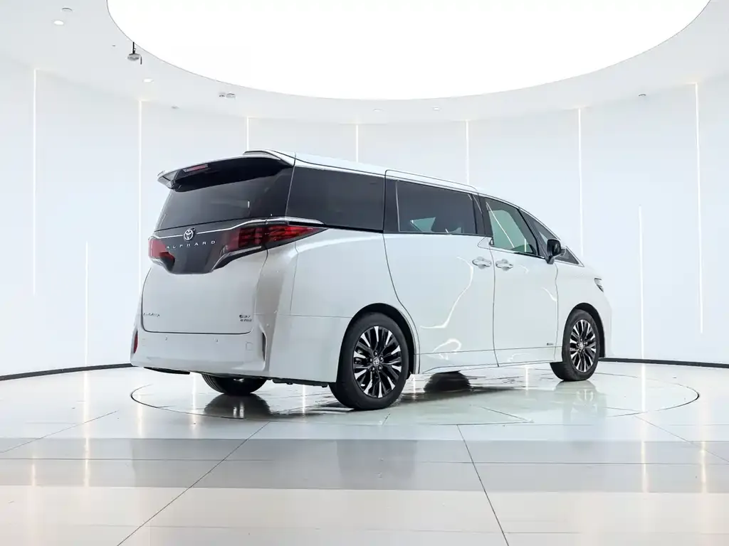 Toyota Alphard — фото 2