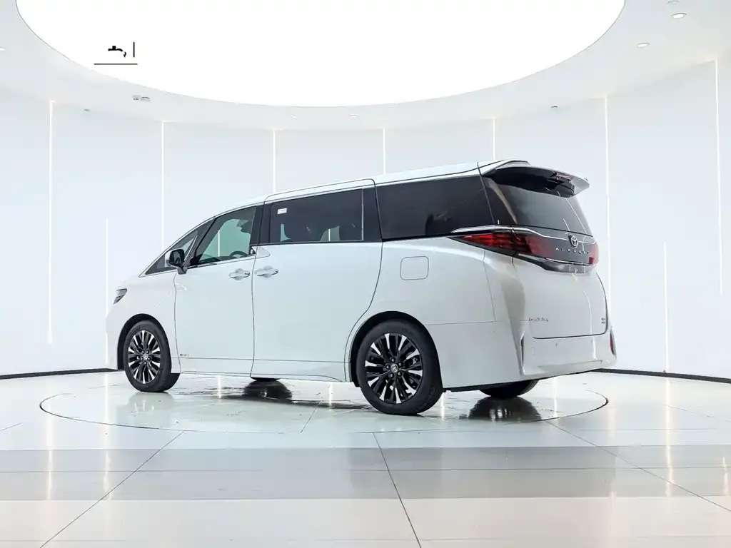 Toyota Alphard — фото 6