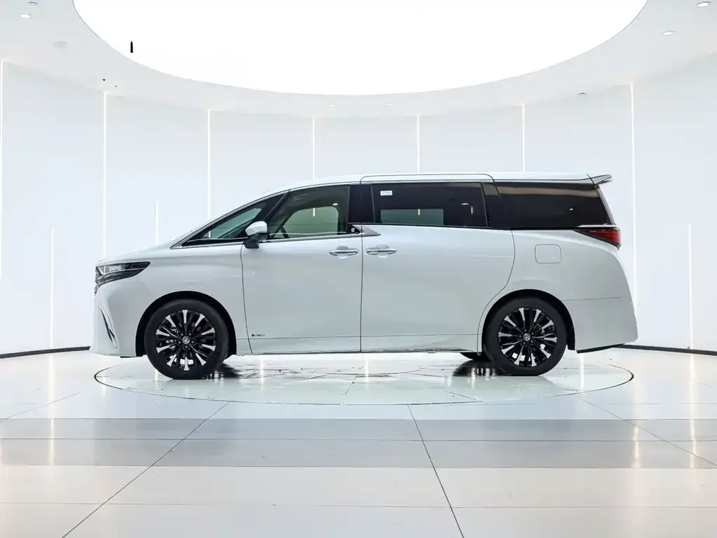 Toyota Alphard — фото 8