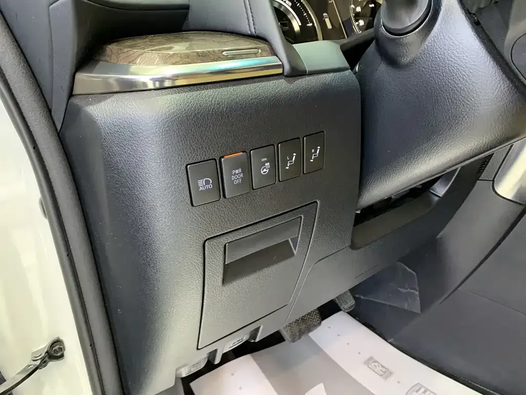 Toyota Alphard — фото 10