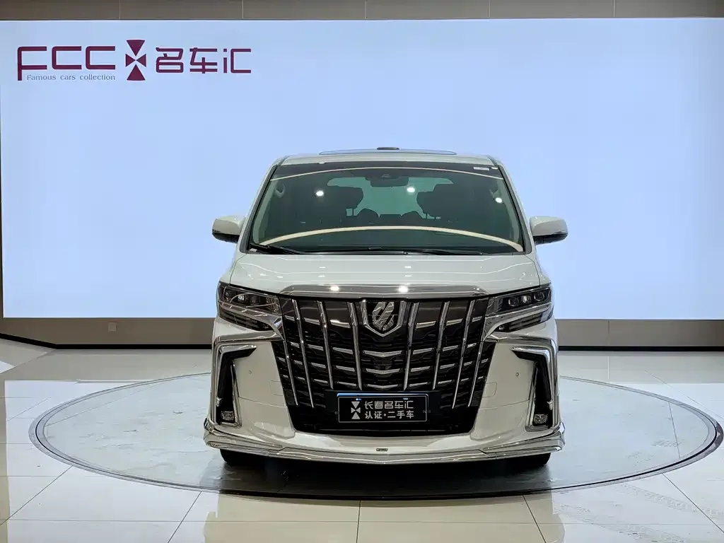 Toyota Alphard — фото 2
