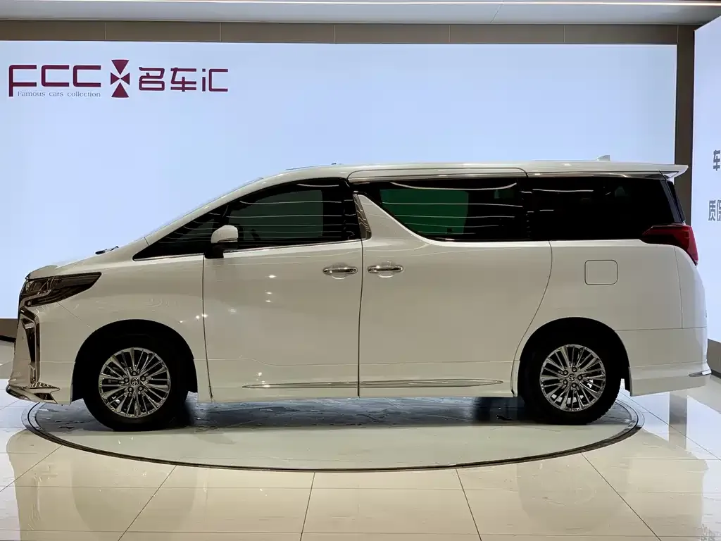 Toyota Alphard — фото 4