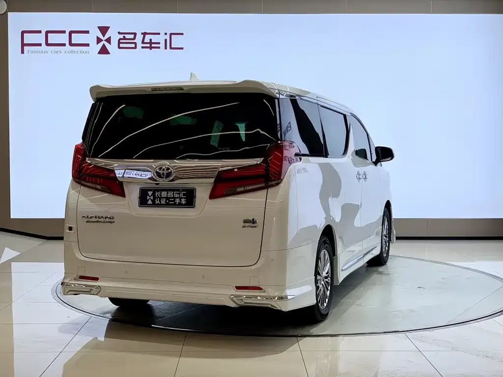 Toyota Alphard — фото 5
